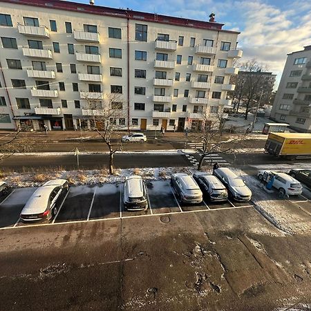 Modern Central Gothenburg Apartment With Balconies And Full Kitchen For Up To 5 Guests Exterior photo