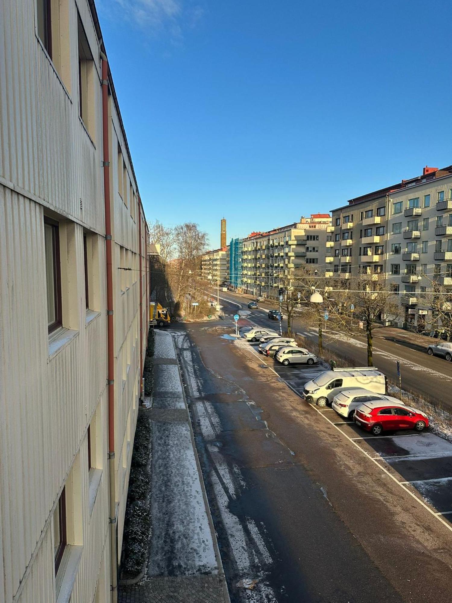 Modern Central Gothenburg Apartment With Balconies And Full Kitchen For Up To 5 Guests Exterior photo